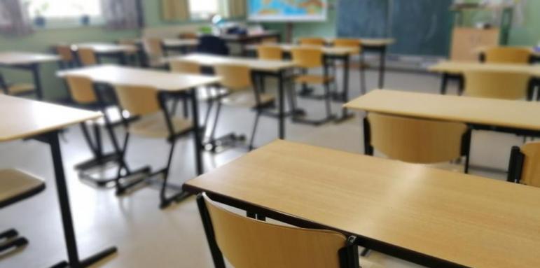 Удължават коледната ваканция